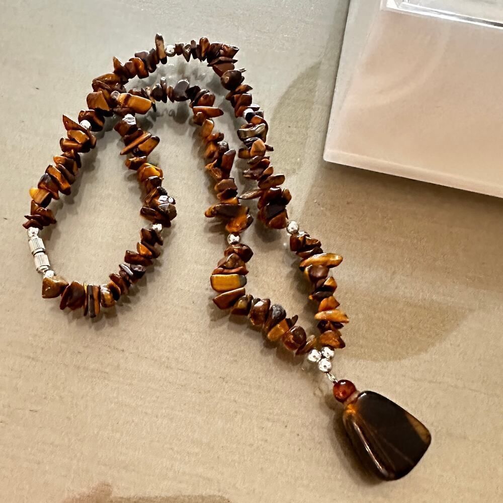 Vintage Tiger’s Eye Necklace – Gemstone Chips & Polished Pendant